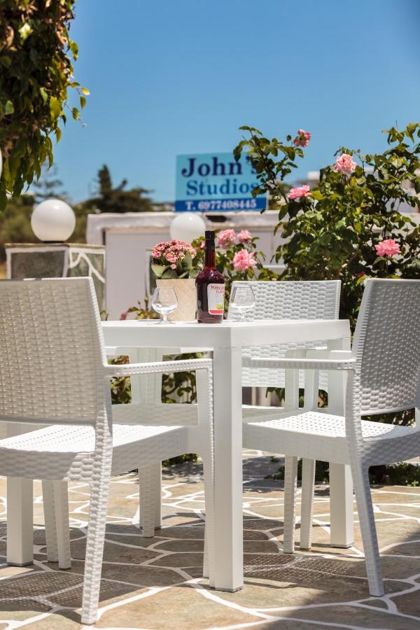 John'S Rooms & Studios Páros Exteriér fotografie
